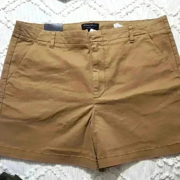 Banana Republic Flat front Chino Short - Picture 1 of 3